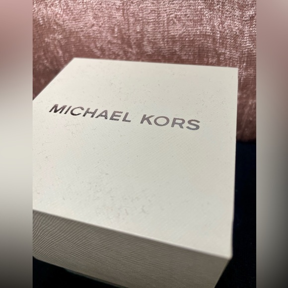 Michael Kors Rose Gold Ladies Watch - Picture 1 of 5